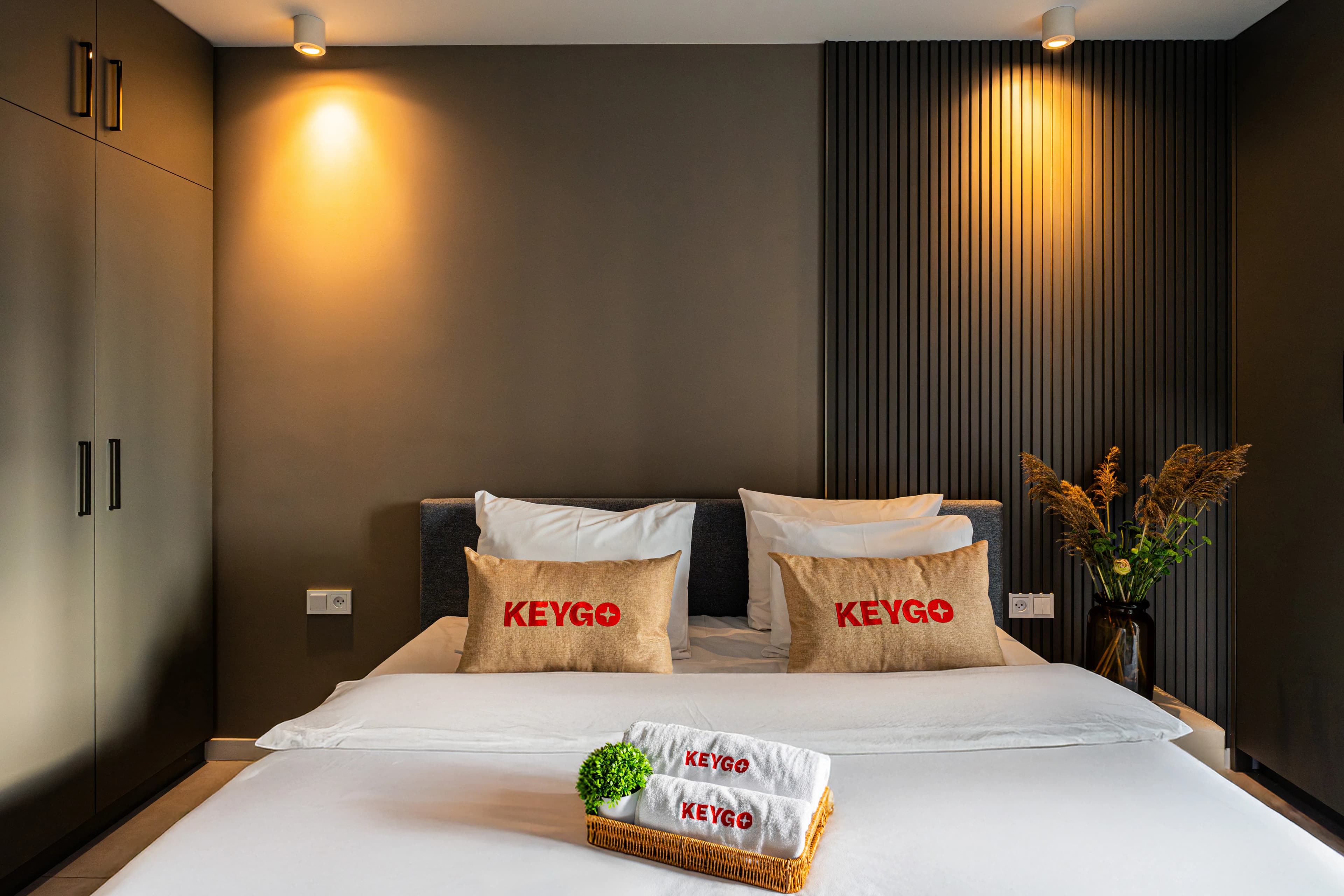 KeyGo #0108 | 2 Bedrooms | Cascade photo 20