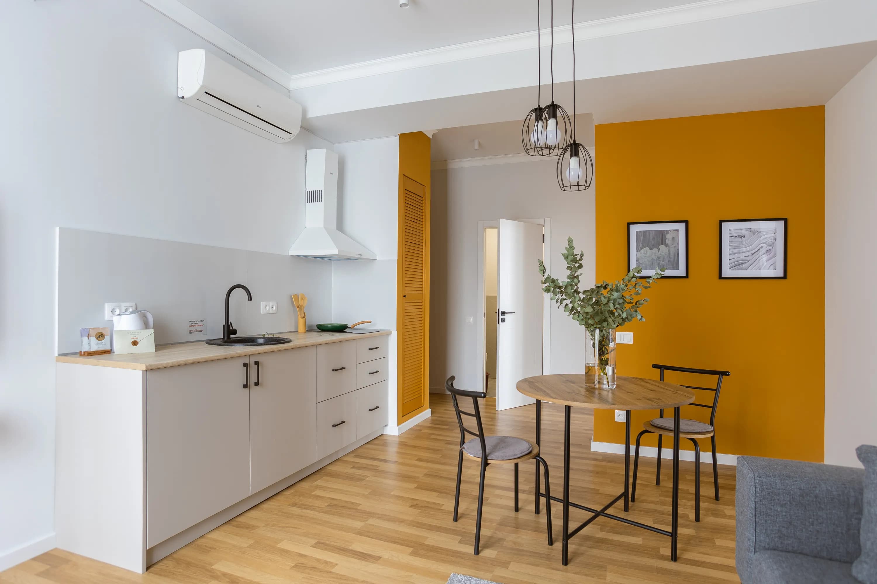 Apartment KeyGo #0065 is the key to a comfortable location