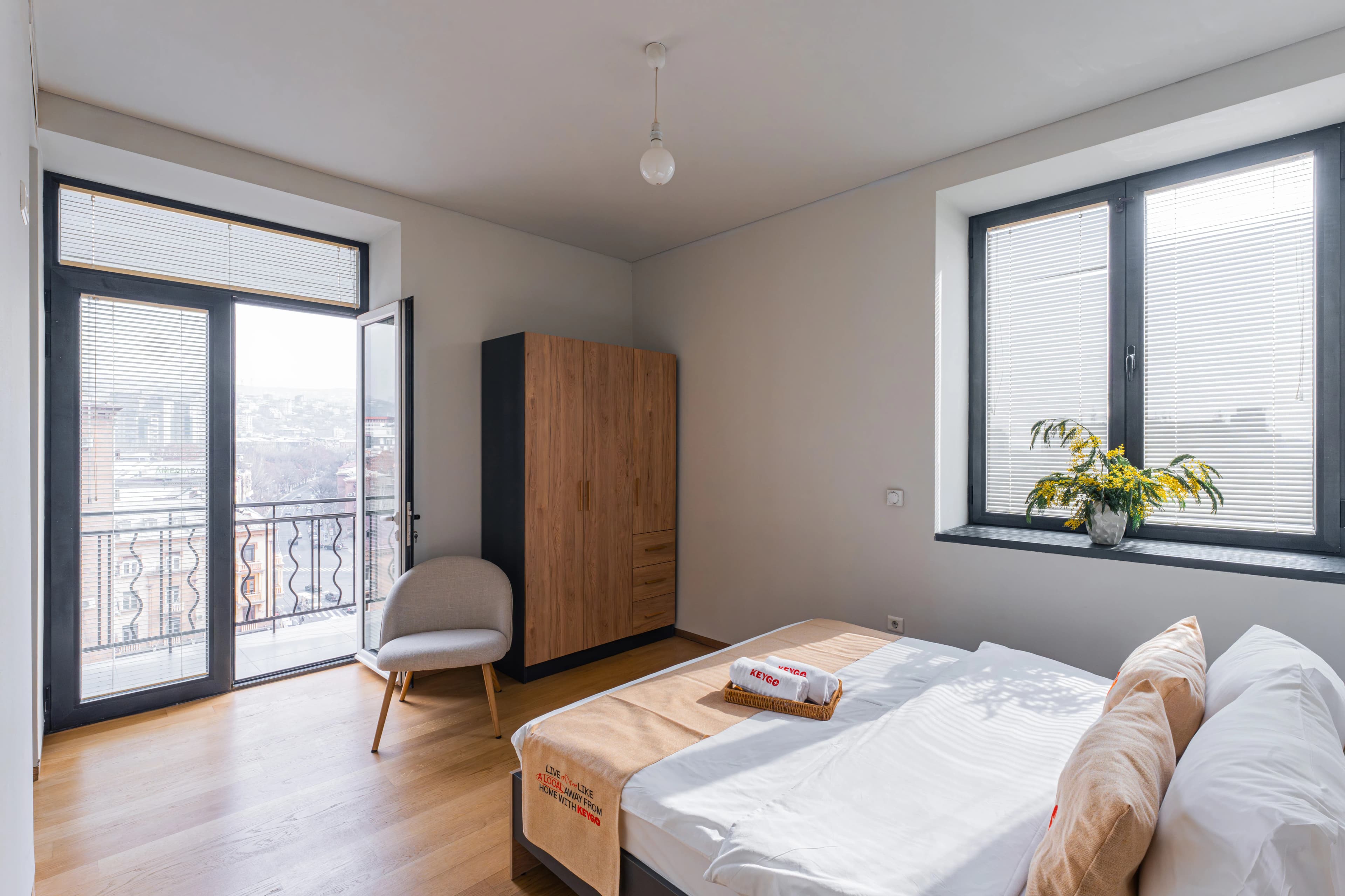 Apartment KeyGo #0119 with Cascade View photo 28