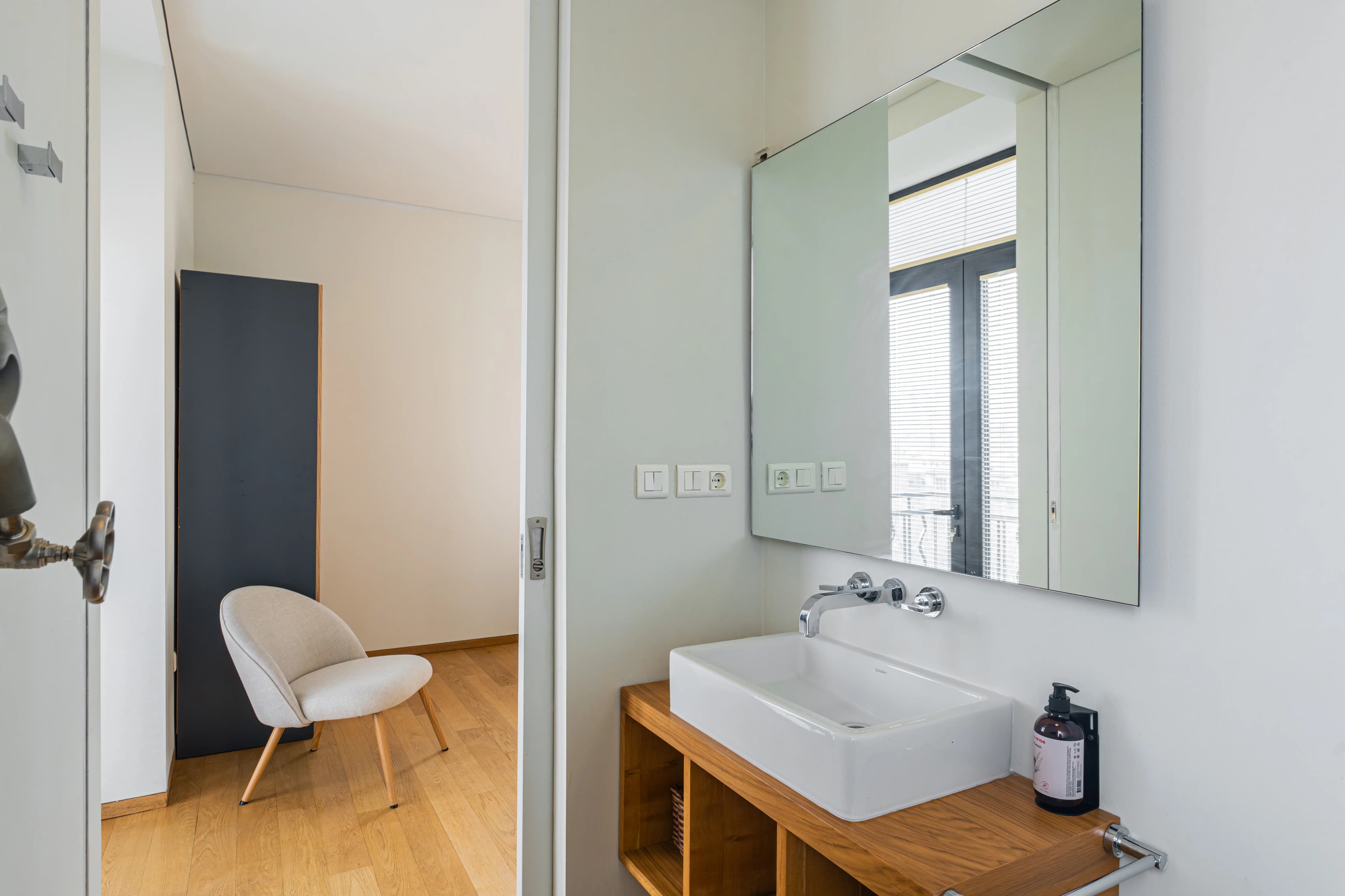 Apartment KeyGo #0119 with Cascade View photo 32