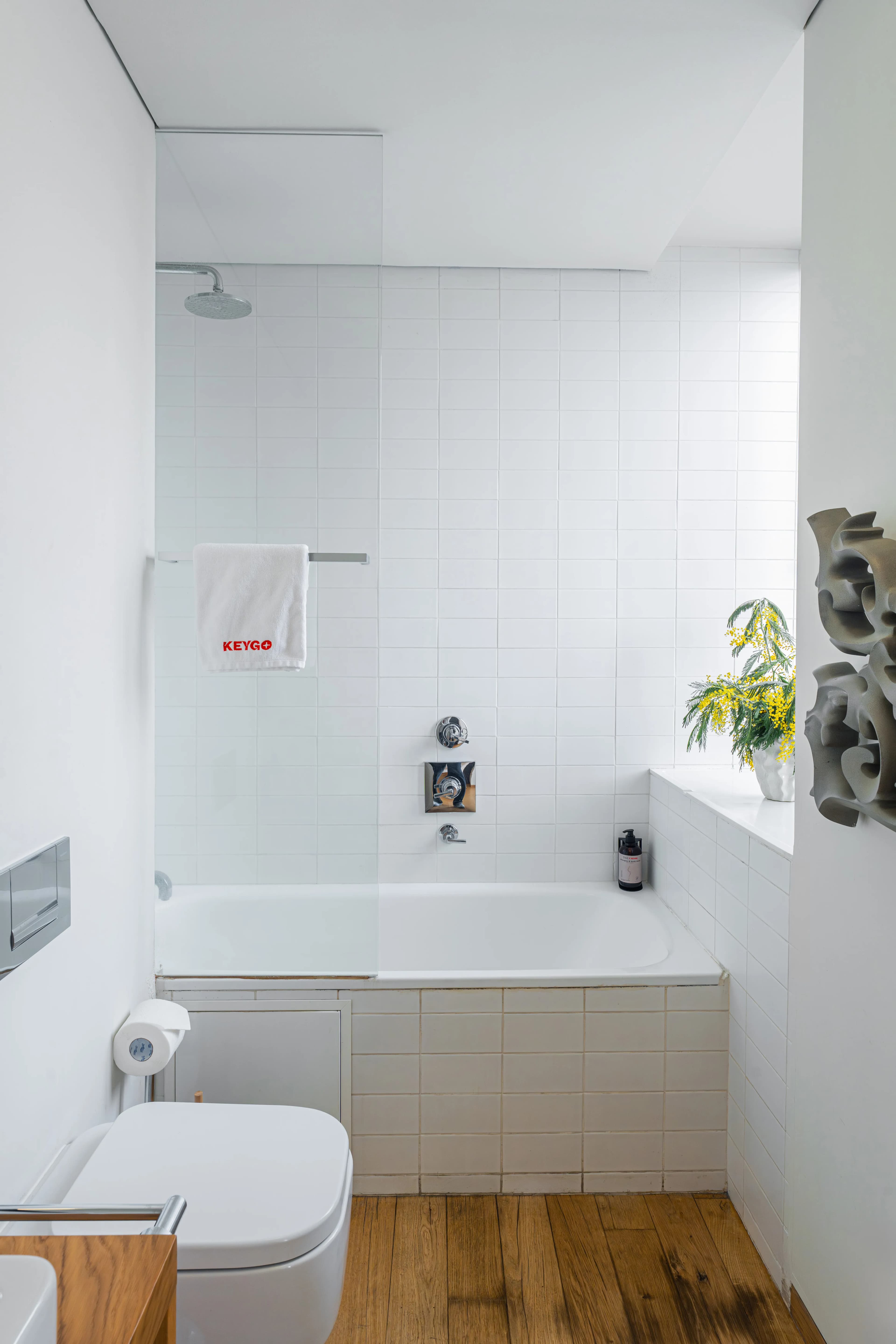 Apartment KeyGo #0119 with Cascade View photo 35