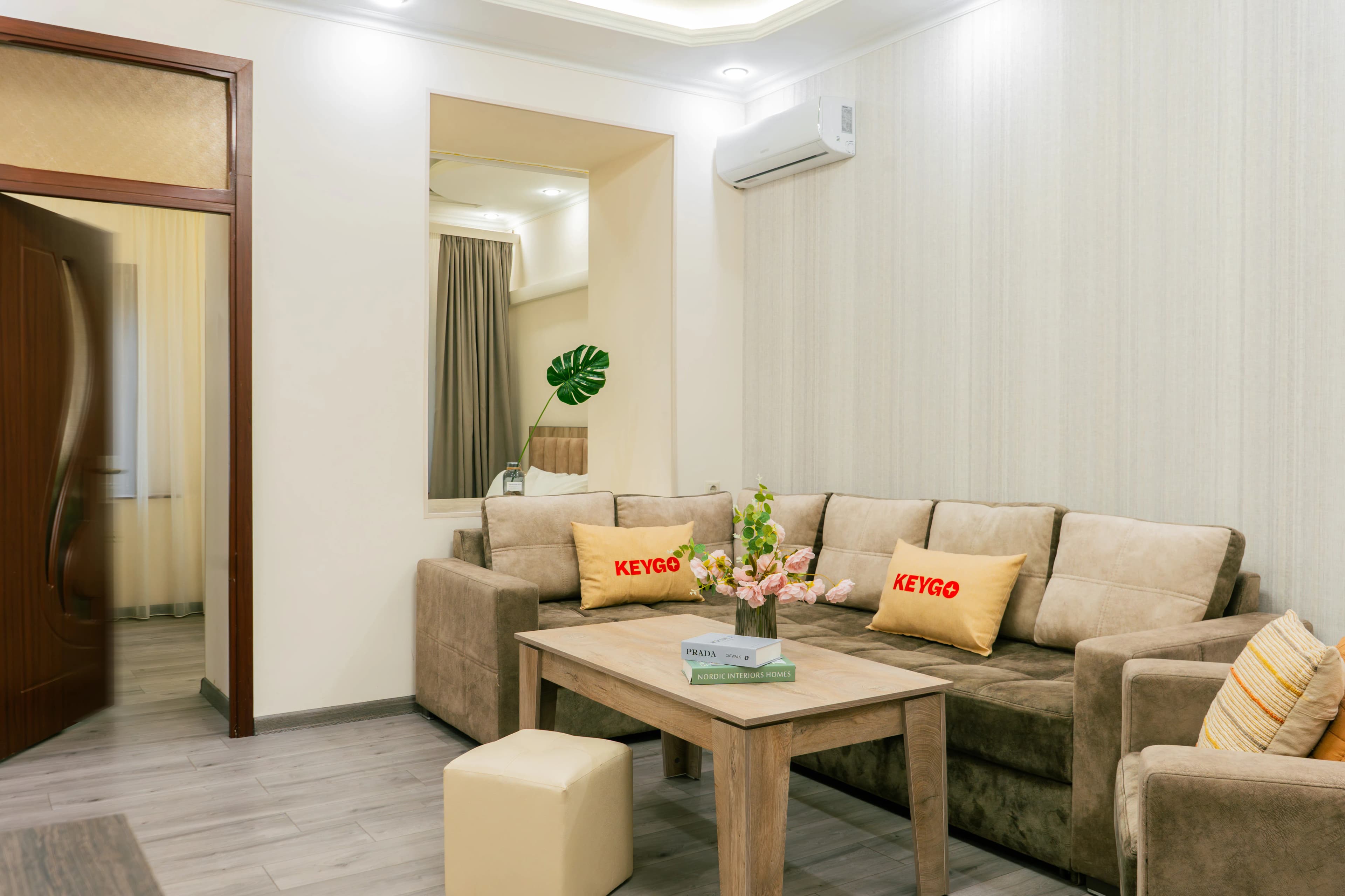 Apartment KeyGo #0079 next to the Opera House