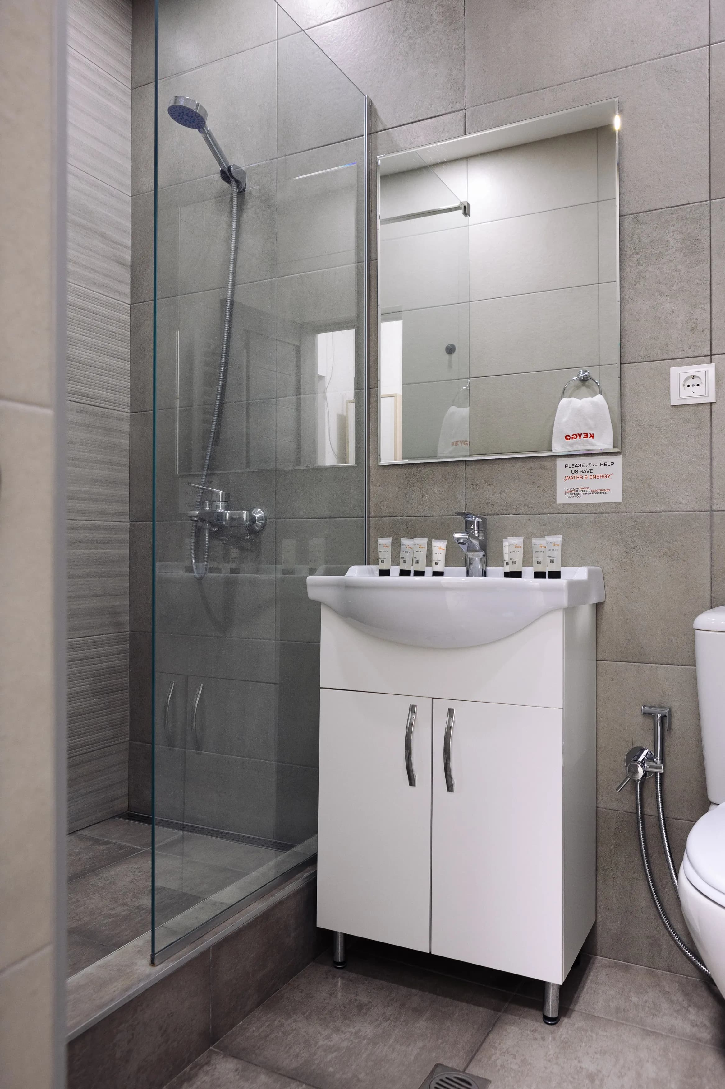 Apartment KeyGo #0048 next to St. Sarkis Church photo 13