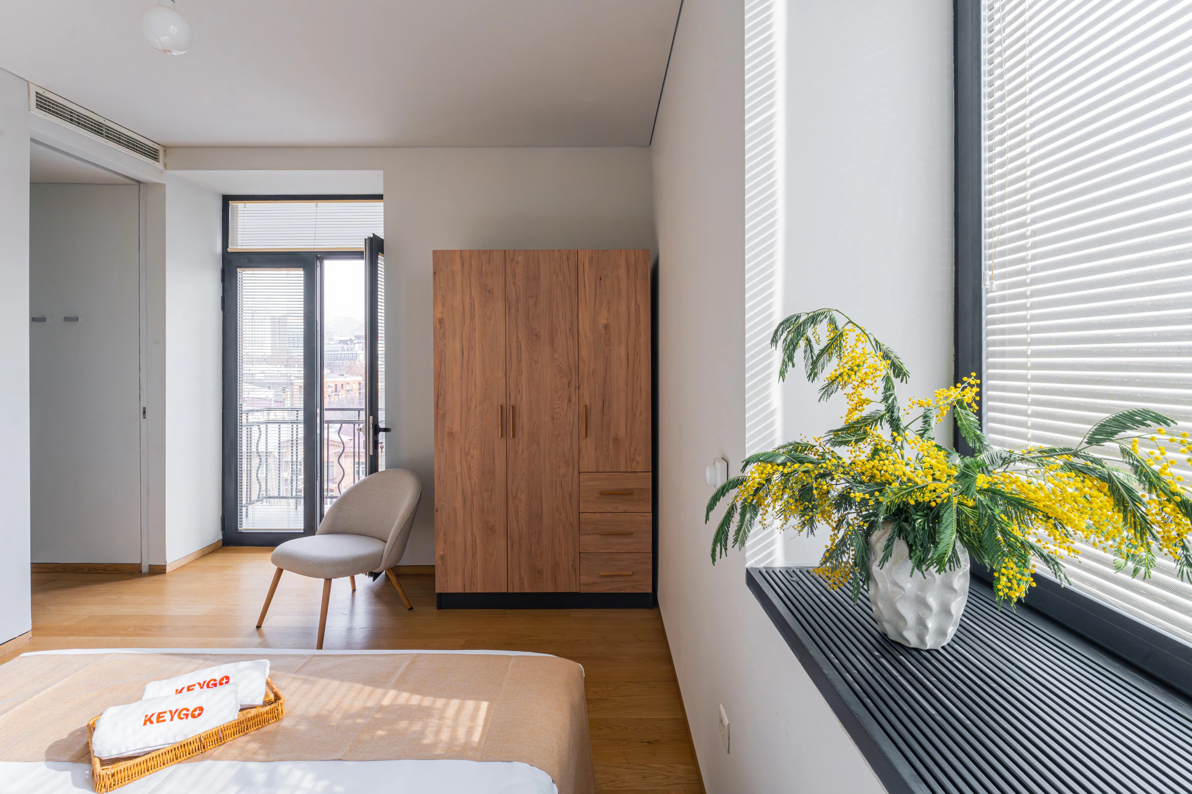 Apartment KeyGo #0119 with Cascade View photo 27