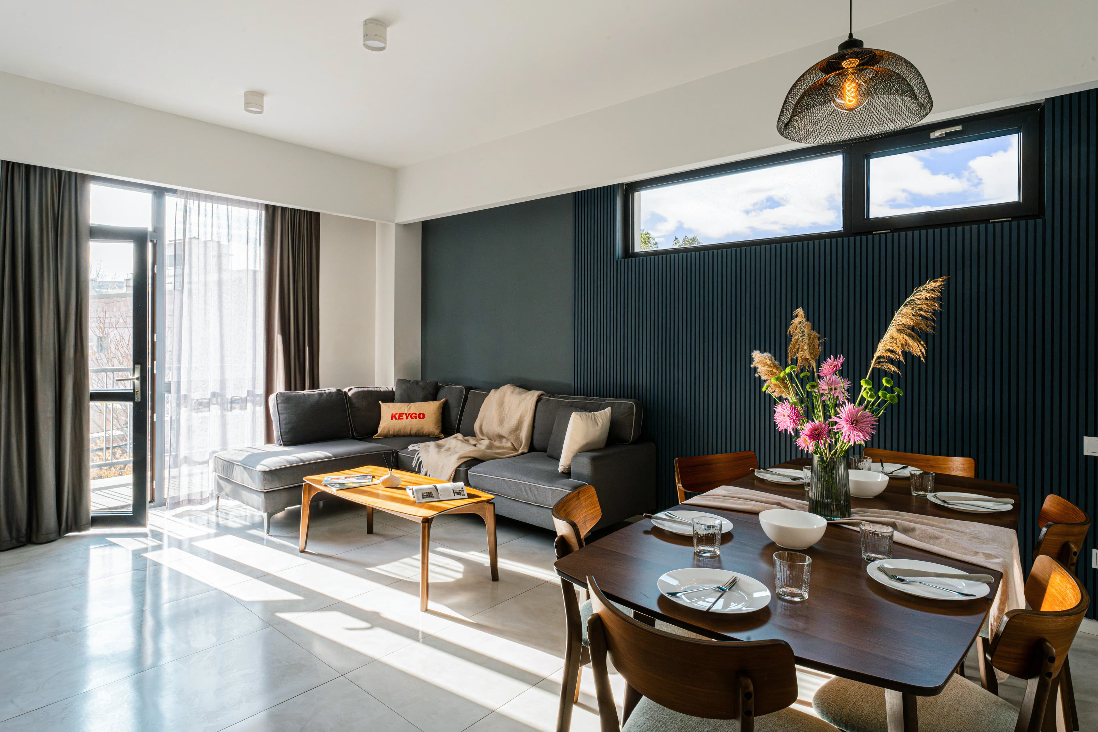 KeyGo #0108 | 2 Bedrooms | Cascade photo 4
