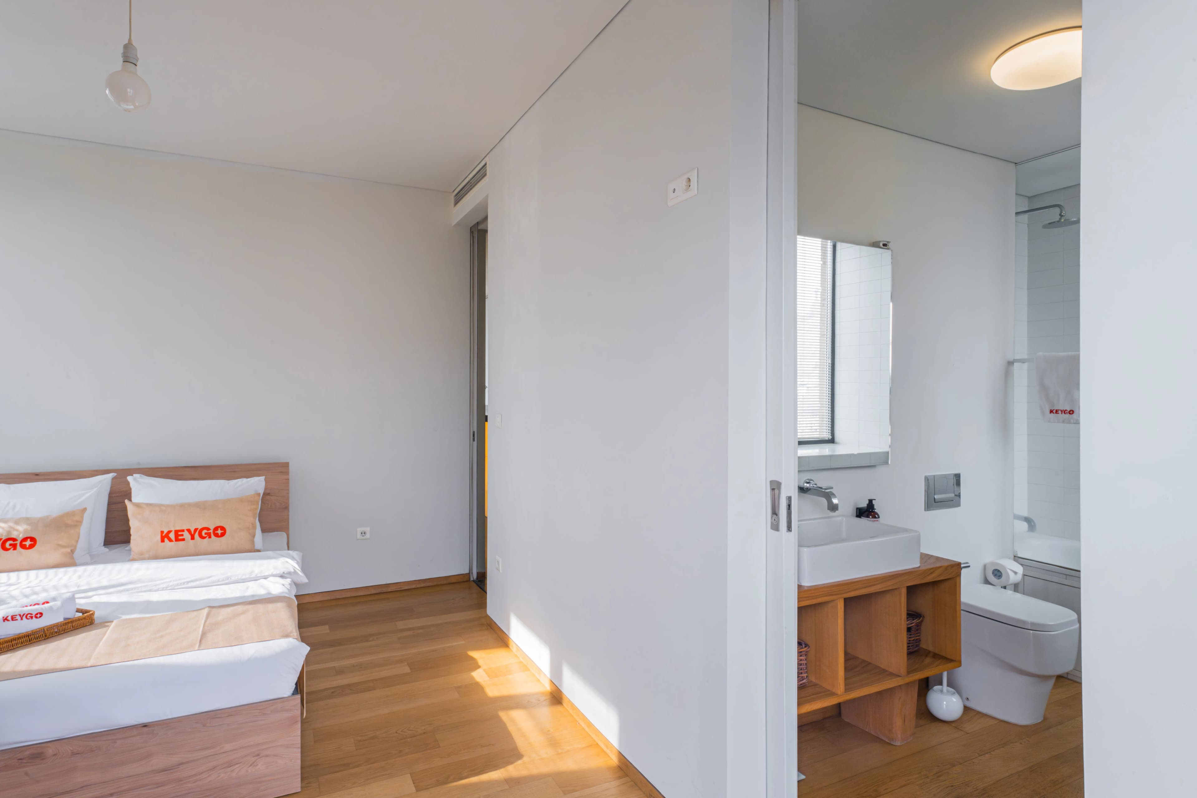 Apartment KeyGo #0119 with Cascade View photo 30