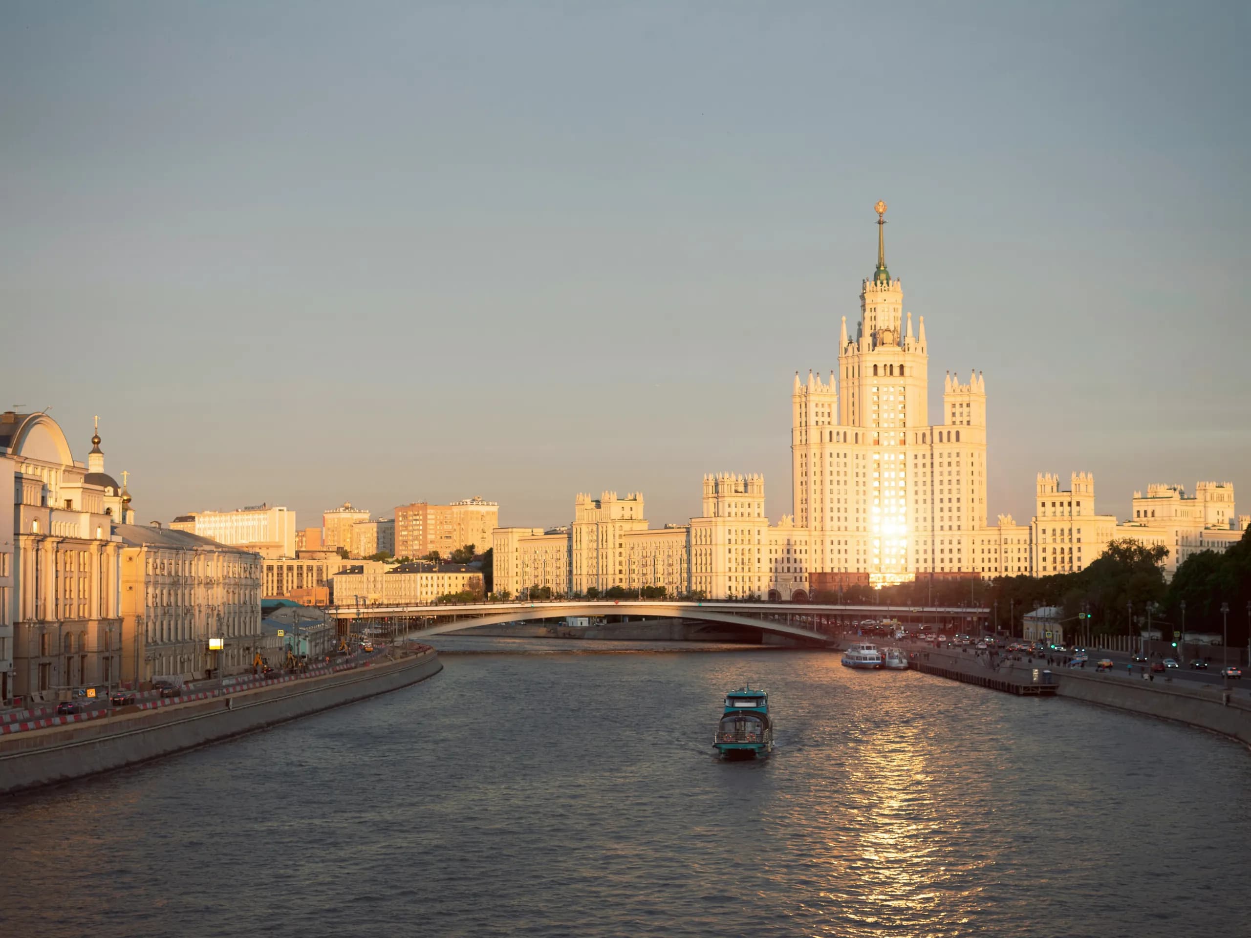 The Moskva river embankment at sunset