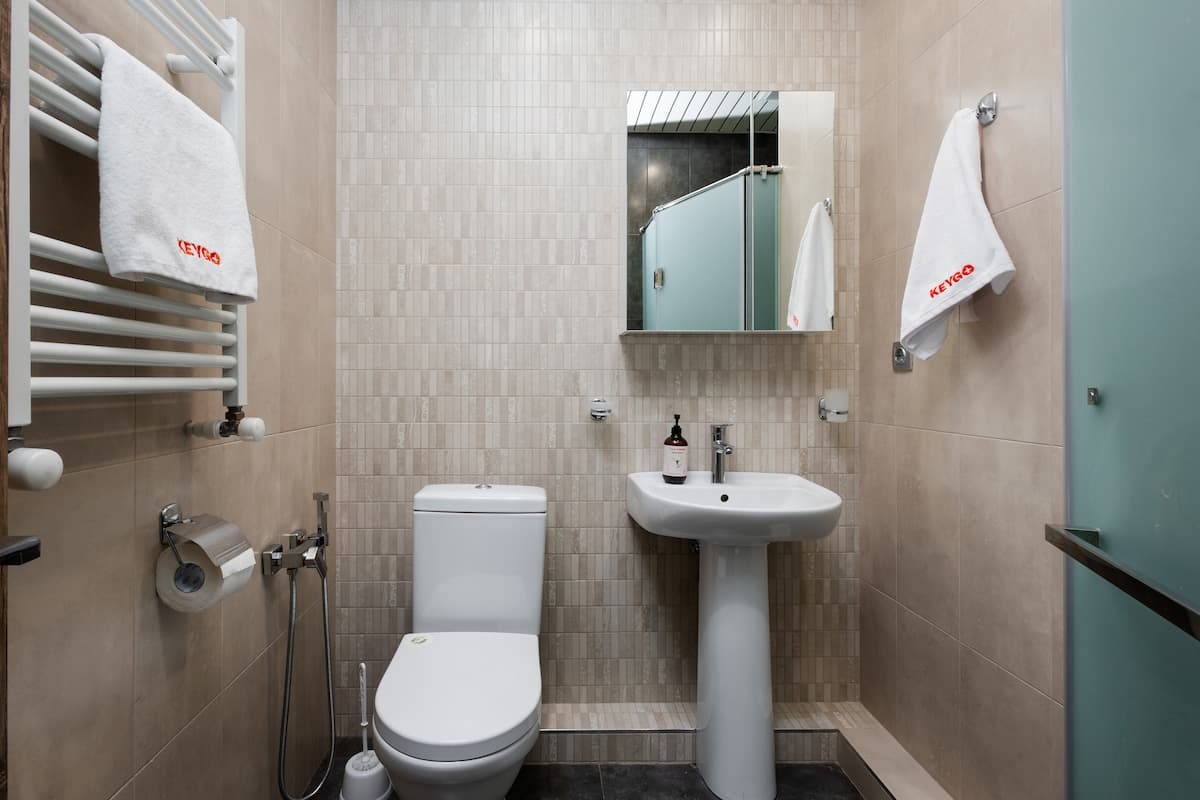 #0197 | 1 Bedroom | Near Diana Abgar Park photo 4