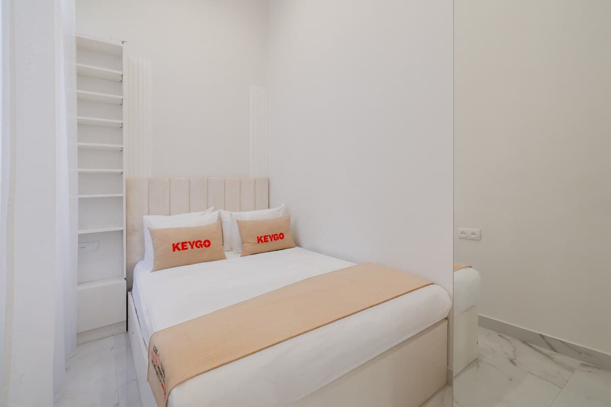 #0198 | 1 Bedroom | Near the Opera House photo 2