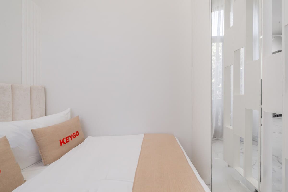 #0198 | 1 Bedroom | Near the Opera House photo 9