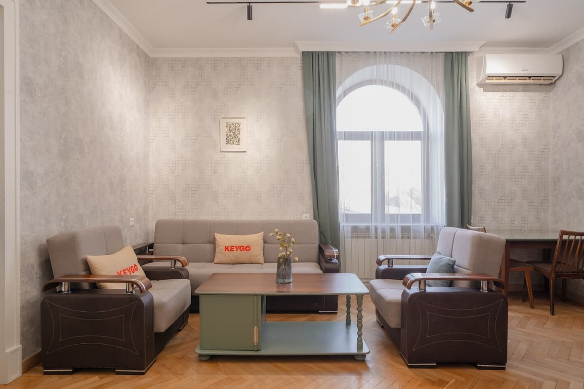 #0199 | 2 Bedroom | Near Yeritasardutyan Park photo 2