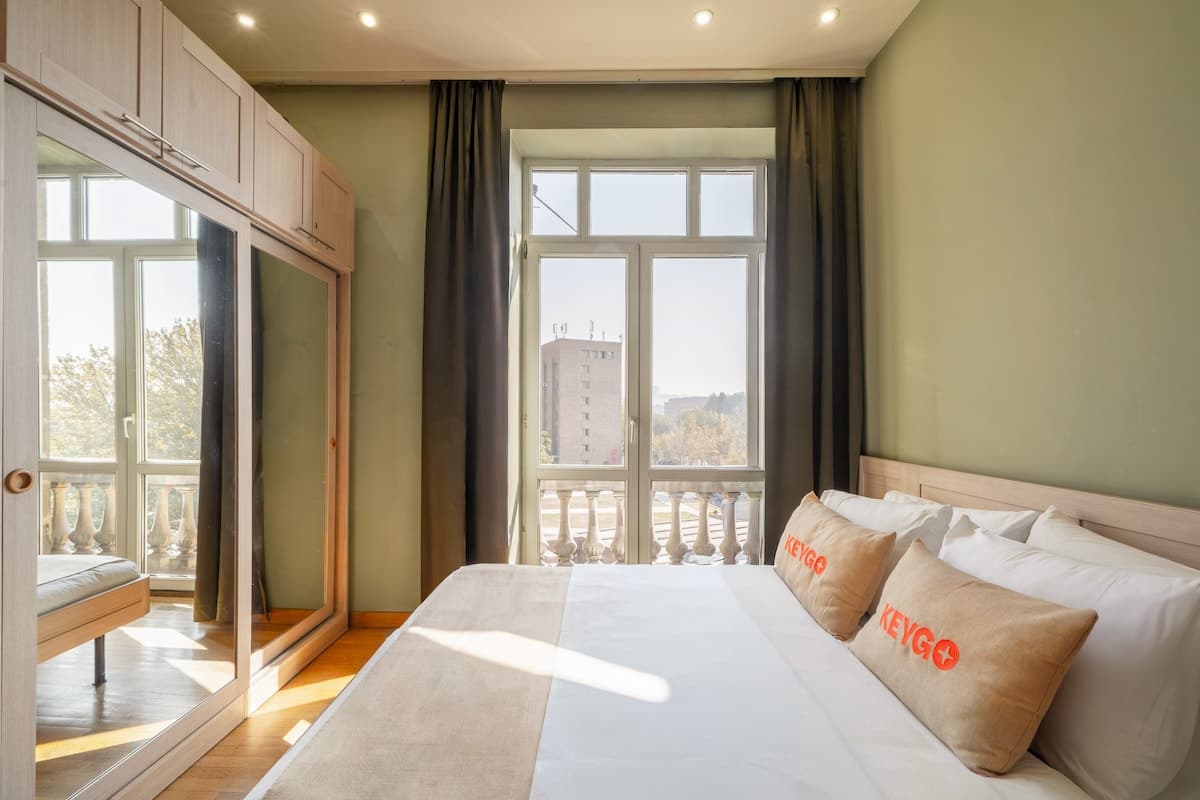 #0201 | 1 Bedroom | next to the National Gallery