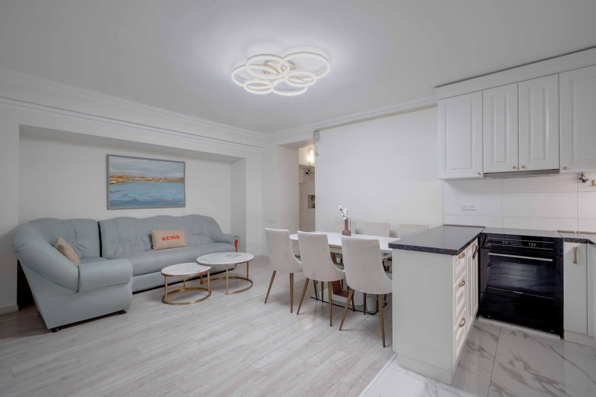 #0206 | 2 Bedroom | Near Yeritasardutyan Park photo 22
