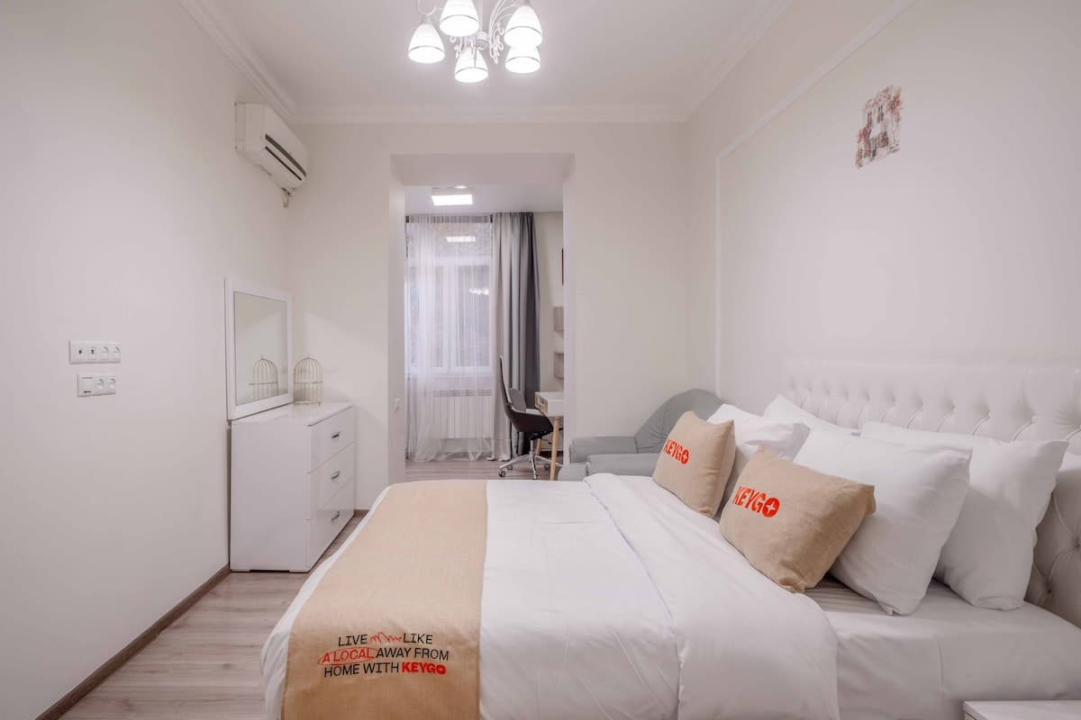 #0206 | 2 Bedroom | Near Yeritasardutyan Park photo 6