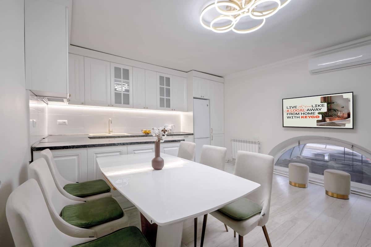 #0206 | 2 Bedroom | Near Yeritasardutyan Park photo 3