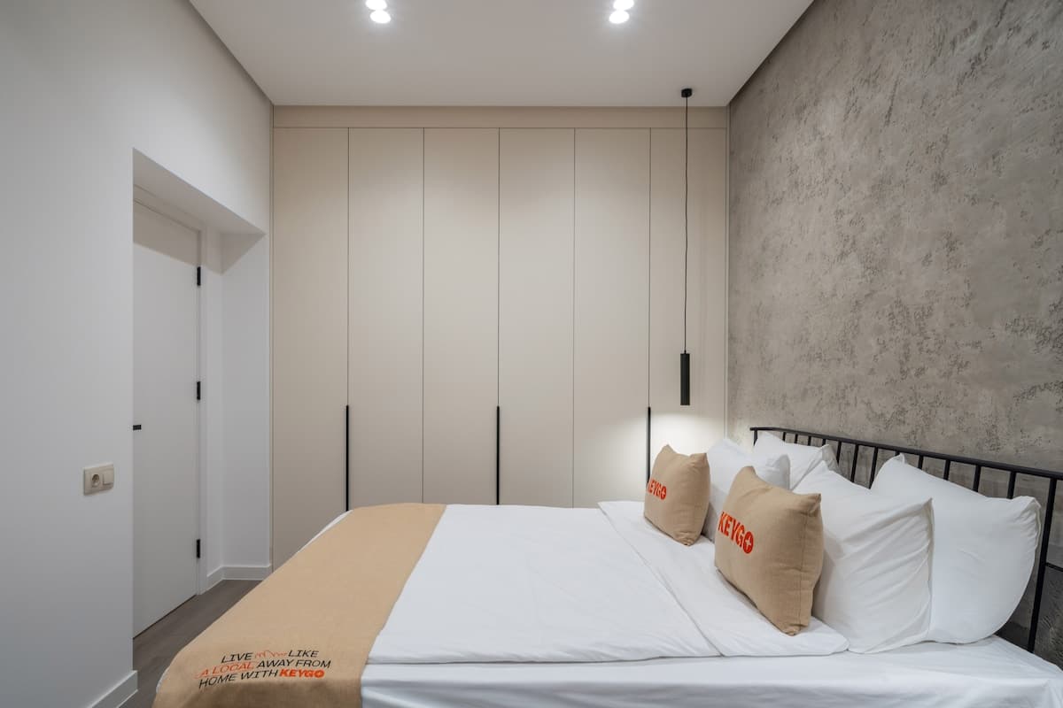 #0224 | 1 Bedroom | Near Republic Square photo 12