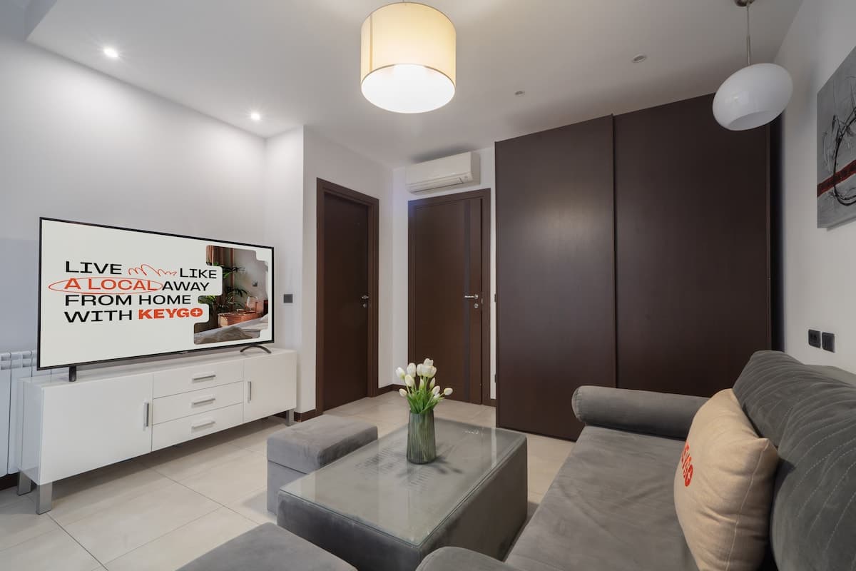 sargsyan/10/17 · #0228 | 2 Bedroom | Next to the Opera House photo 3