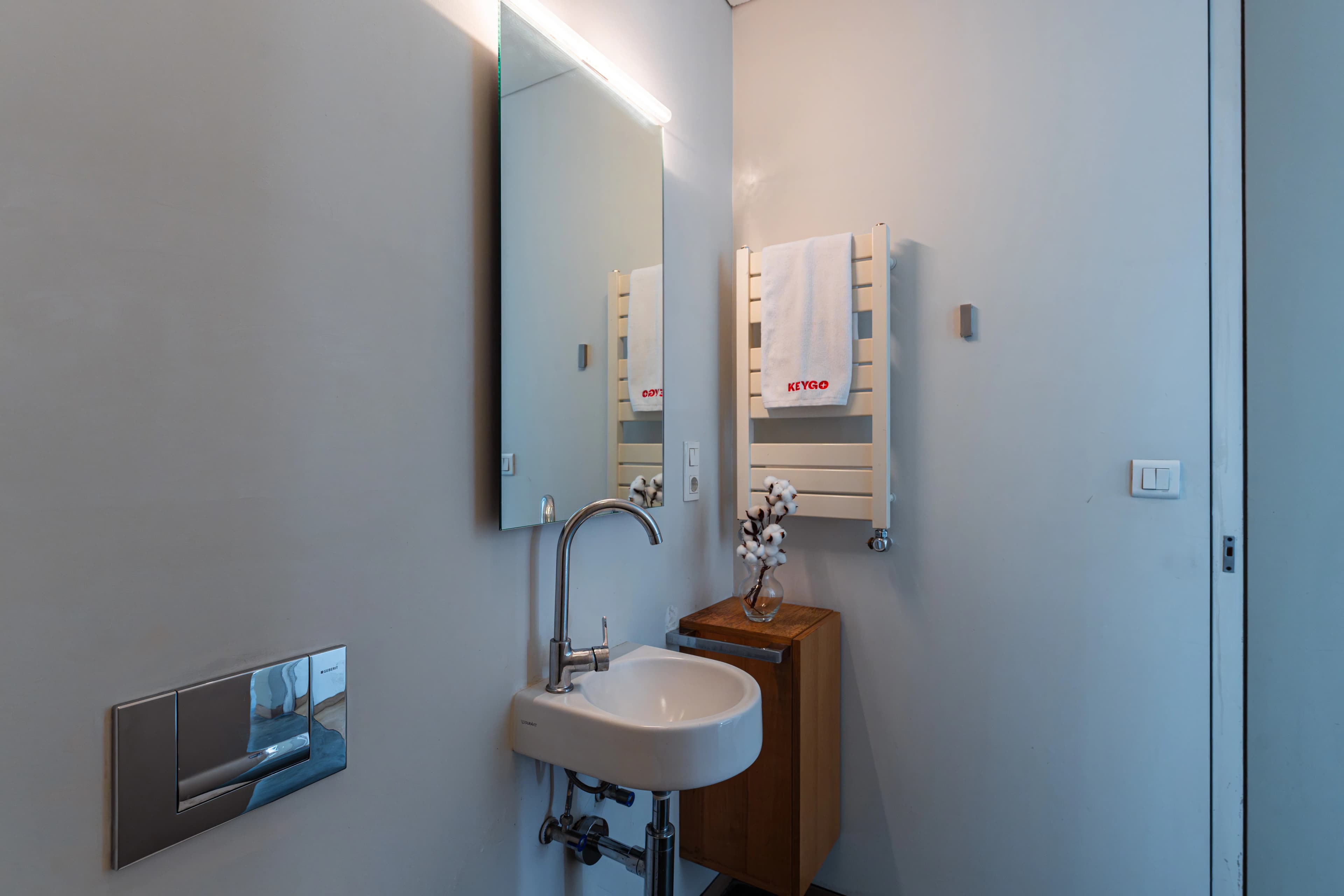 Apartment KeyGo #0119 with Cascade View photo 37
