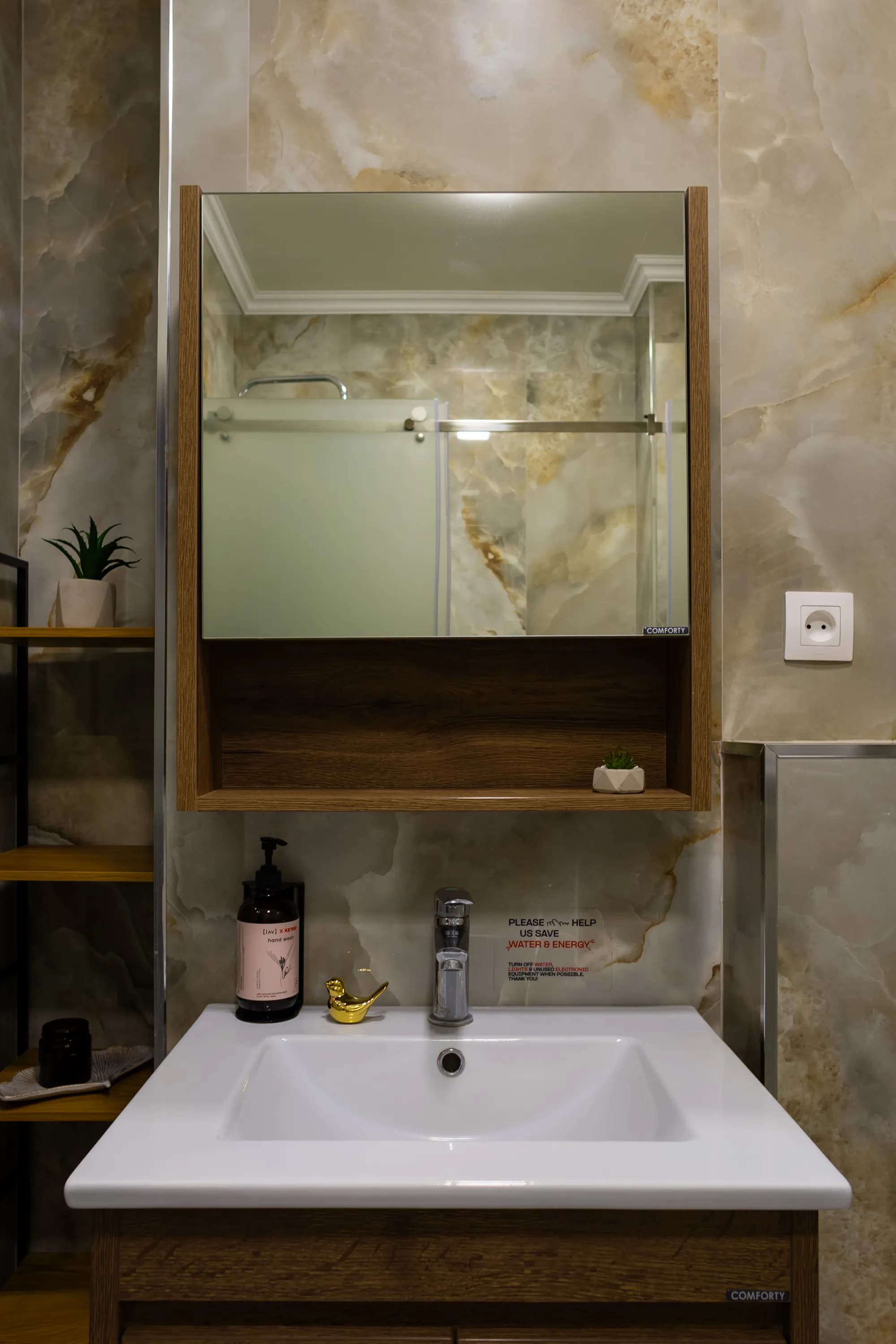 Studio KeyGo #0050: coffee in a mug and Wi-Fi at maximum photo 16