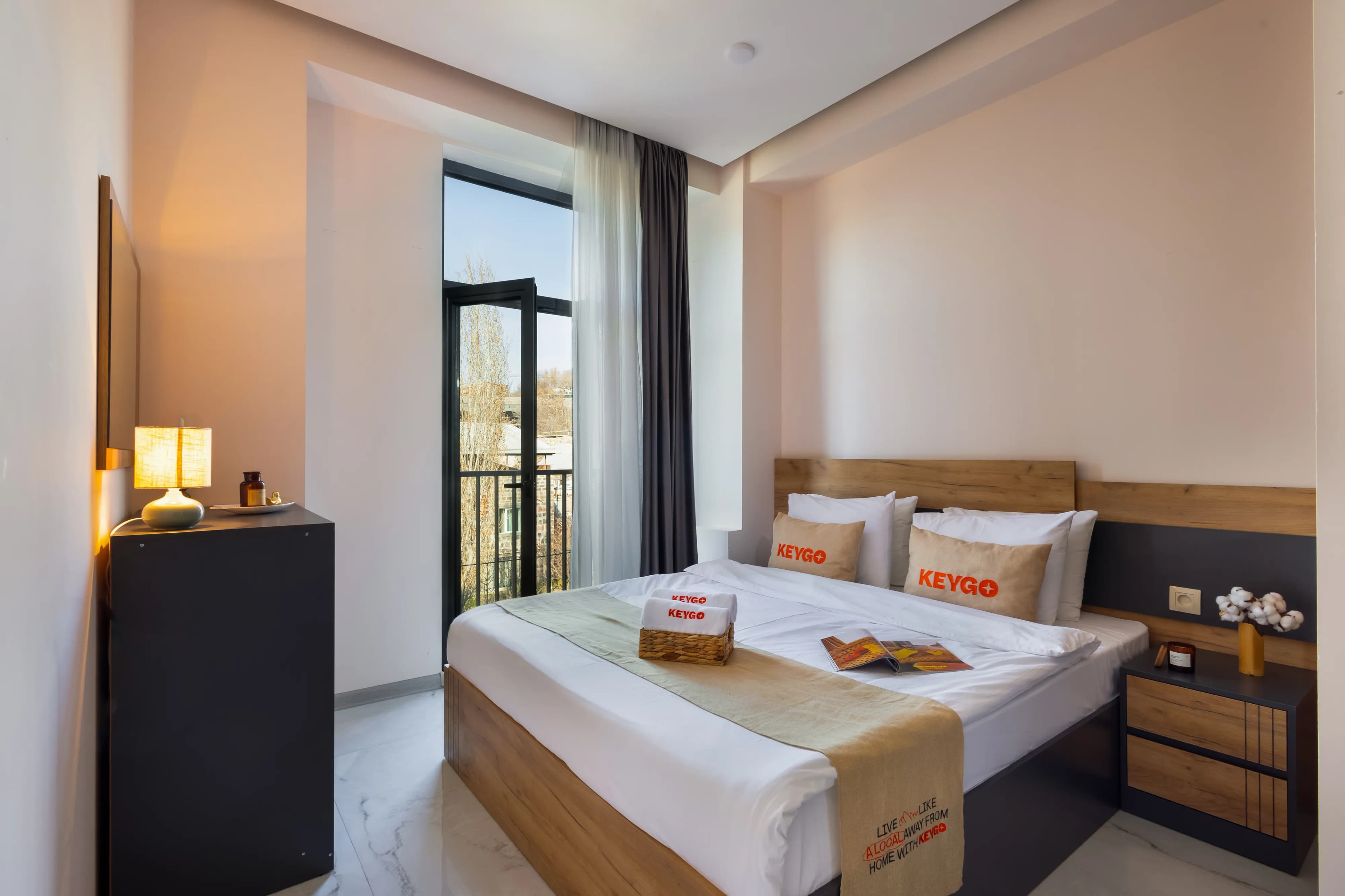 Studio KeyGo #0050: coffee in a mug and Wi-Fi at maximum