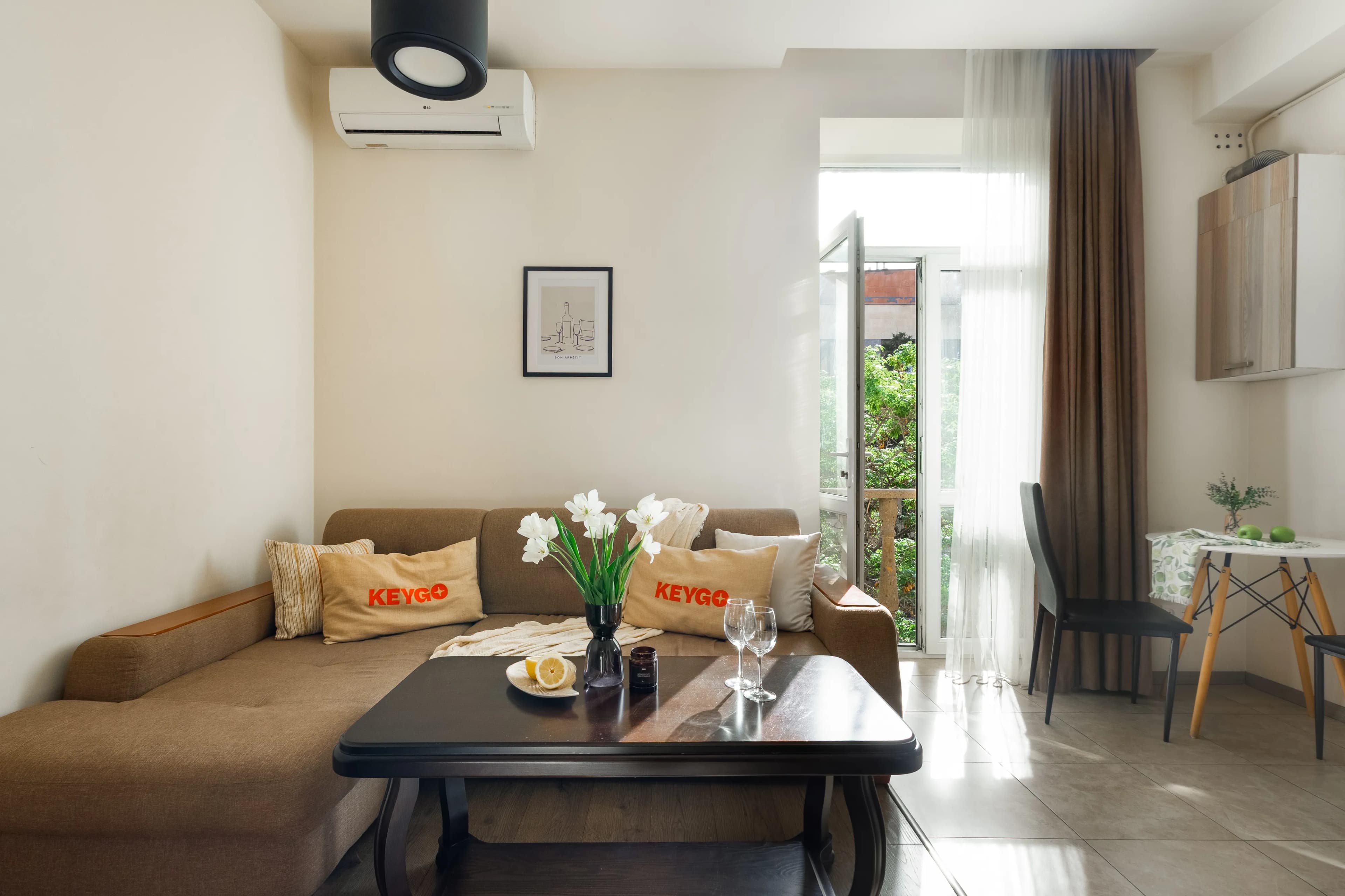 Apartment KeyGo #0043 offers comfort and coziness in the city photo 2