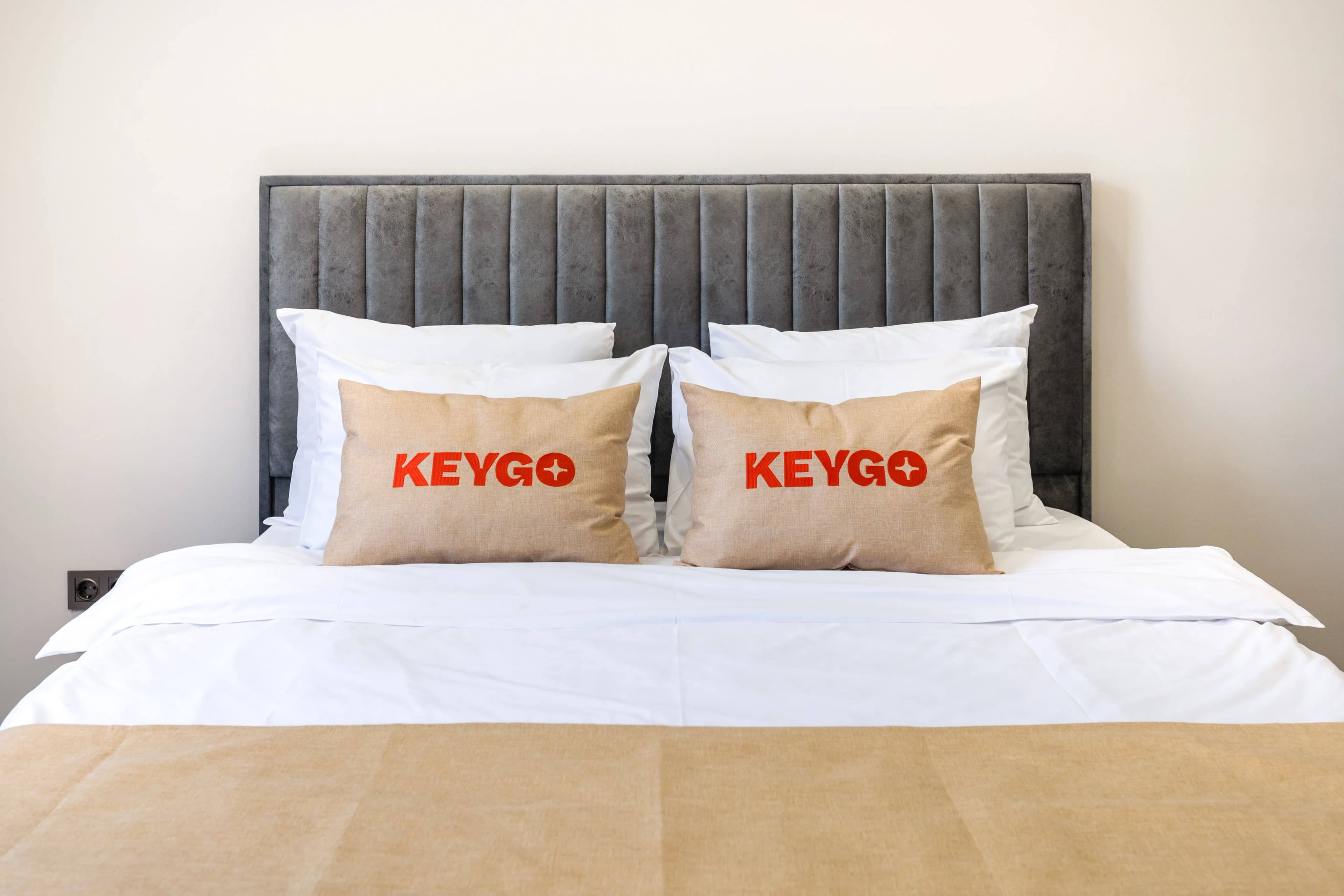 Apartment KeyGo #0010 next to St. Sarkis Church photo 9