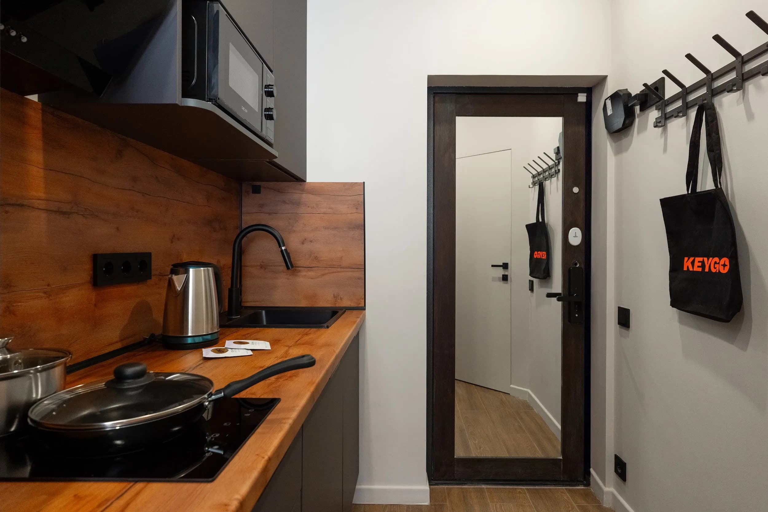 Студия KeyGo #1042: кофе в кружке и Wi-Fi на максимуме photo 9