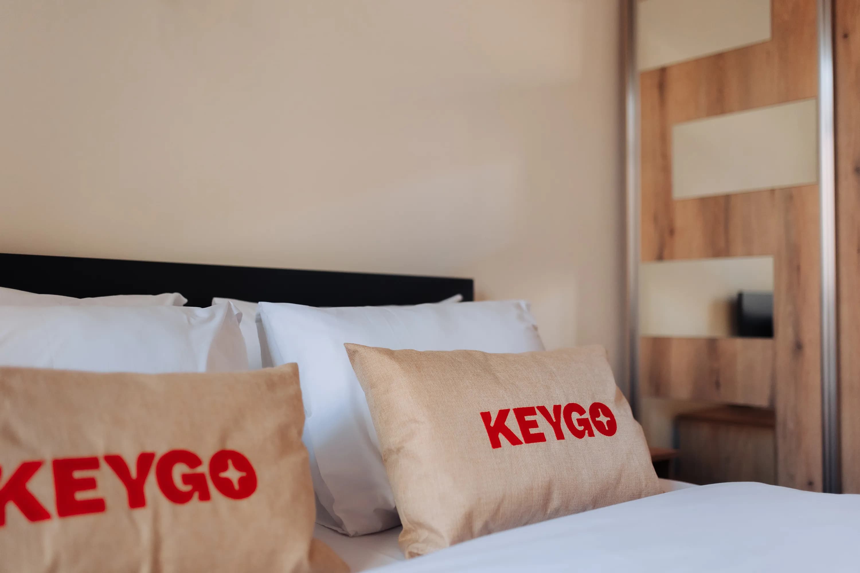 Apartment KeyGo #0041 next to St. Sarkis Church photo 9